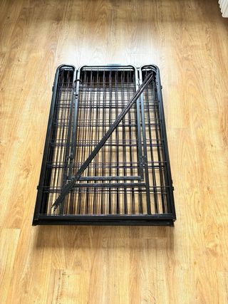 Parque metálico para perros (interior/exterior).