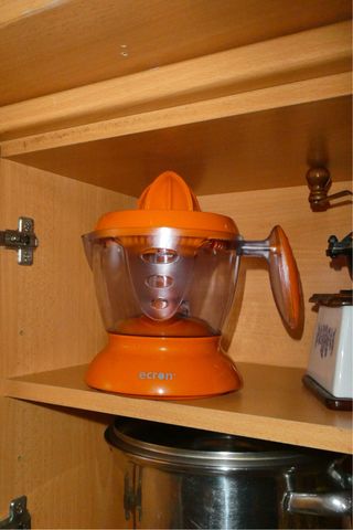 Exprimidor eléctrico naranja