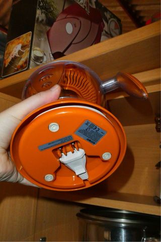Exprimidor eléctrico naranja