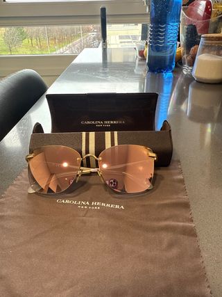 Gafas de sol Carolina Herrera doradas y rosas