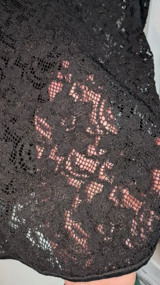 Camiseta tirantes negra bordada