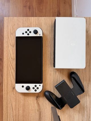 Nintendo Switch OLED Bianca