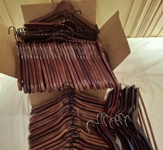 77 Perchas madera natural / 70 Perchas nogal IKEA