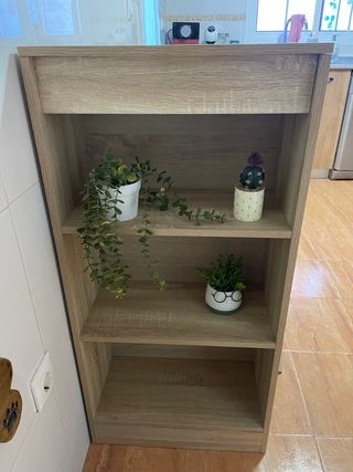 Mesa alta y 2 taburetes madera.