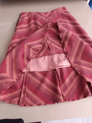 Falda midi rayas rosas y rojas