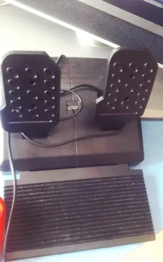 Volante PS4 con pedales