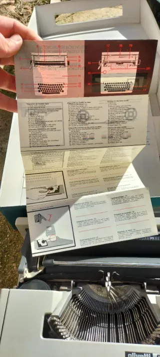 Máquina de escribir Olivetti Dora