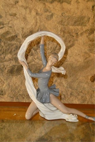 Figura bailarina con tela