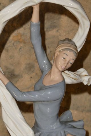 Figura bailarina con tela