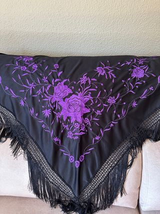 Manton Flamenco Negro Bordado Morado