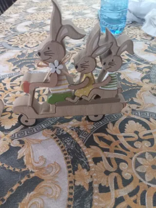 Set di figure decorative coniglietti in legno e ceramica per Pasqua