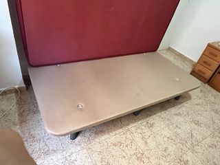 Colchón y base tapizada