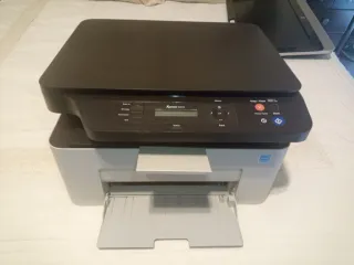 Stampante laser a colori multifunzione HP xpress M2070