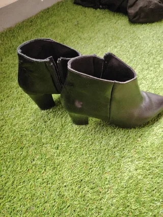 Botines de piel negros con tacón