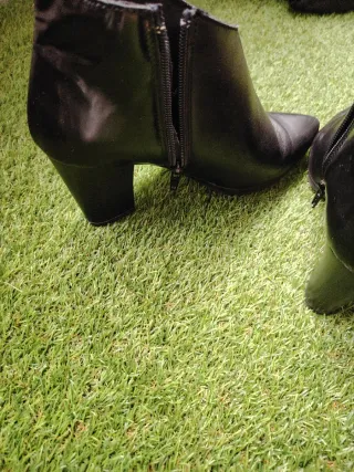 Botines de piel negros con tacón
