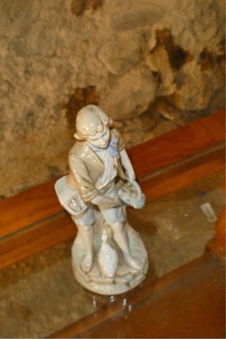 Figura de porcelana niño con pato