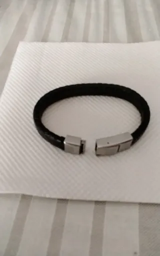 Pulsera trenzada cuero negro y cierre plata