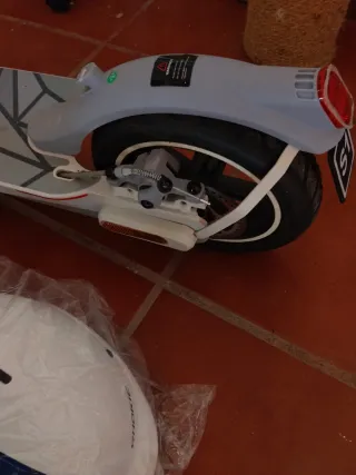 Monopatín Eléctrico Blanco