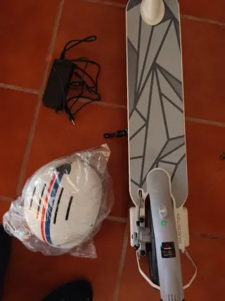 Monopatín Eléctrico Blanco