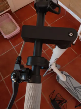 Monopatín Eléctrico Blanco