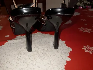 Scarpe aperte nere con fibbia