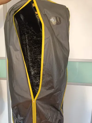 Chaquetón de pelo negro