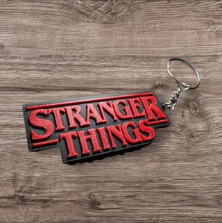 Llavero Stranger Things. Leer bien