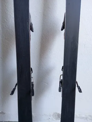 Esquís Volki Naranja y Blanco