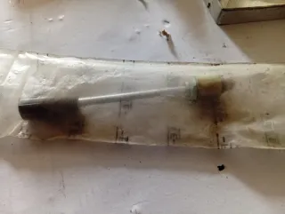 Lote Emblemas y Piezas Coche Clásico