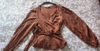 Preciosa Blusa cruzada