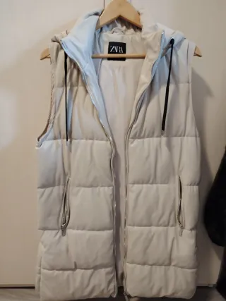 Plumífero Bimba y Lola Negro y Chaleco Zara