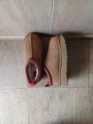 UGG Tazz Talla 39 Nuevas