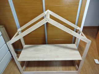 Scrivania per bambini in legno stile casetta