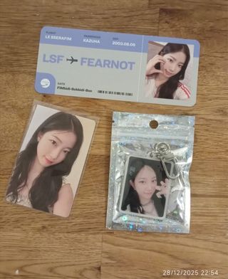 LE SSERAFIM KAZUHA Photocards y llavero