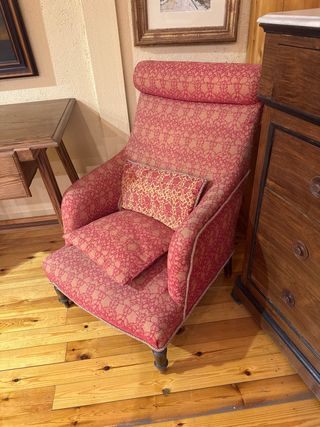 Sillón tapizado antiguo
