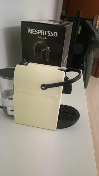 Cafetera Nespresso Inissia DeLonghi