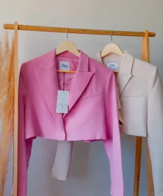 SIN ESTRENAR Blazer rosa corto un poco oversize
