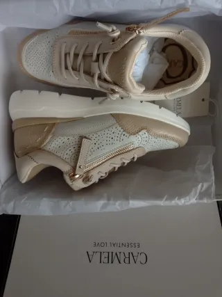 Zapatillas Carmela Beige y Dorado