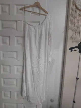 Vestido blanco solo una manga. talla única