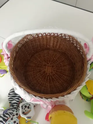 Canastilla para bebé con peluches