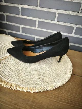 Zapatos de tacón negros. Marca maripaz