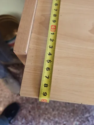 Escritorio de madera con cajones