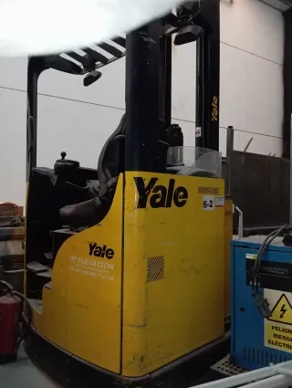Apiladora retráctil Yale 1400kg eléctrica MR14
