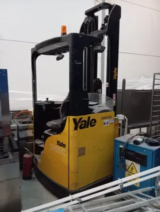 Apiladora retráctil Yale 1400kg eléctrica MR14