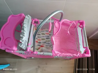 Cuna ,trona,cambiador de juguete rosa