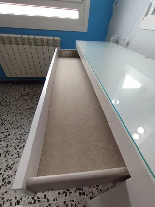 Tocador Malm DE REGALO espejo y silla