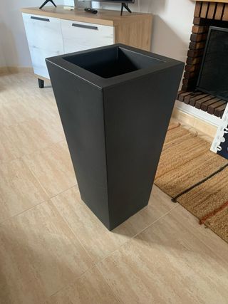 Macetero cuadrado negro