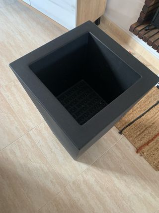 Macetero cuadrado negro