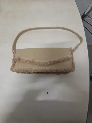 Bolso beige con flecos