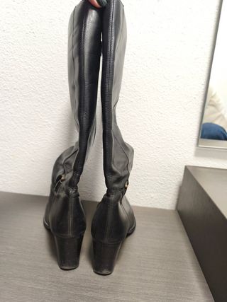 Botas de piel altas negras